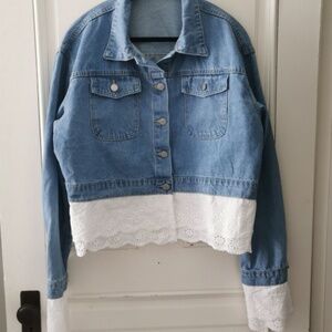 Womens lace bohochicdenim jacket with eyelet lace on hem and sleeves. Size XXL